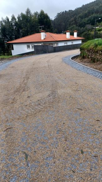 CONCLUSÃO DA EMPREITADA DE PAVIMENTAÇÃO DA RUA DAS LEVADAS CONCLUSÃO DA EMPREITADA DE PAVIMENTAÇÃO DA RUA DAS LEVADAS