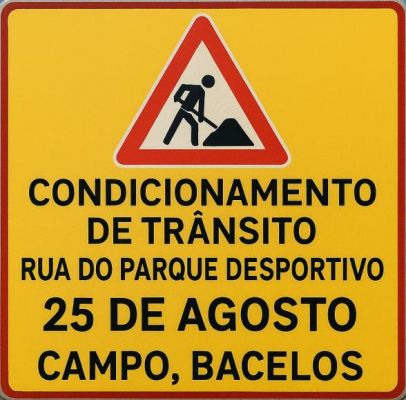 CONDICIONAMENTO DE TRÂNSITO NA RUA DO PARQUE DESPORTIVO